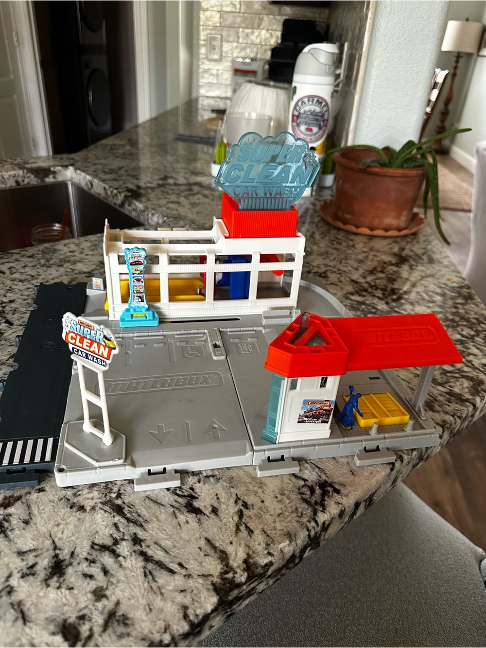 Matchbox Super Clean Car Wash Playset - Gray & Red